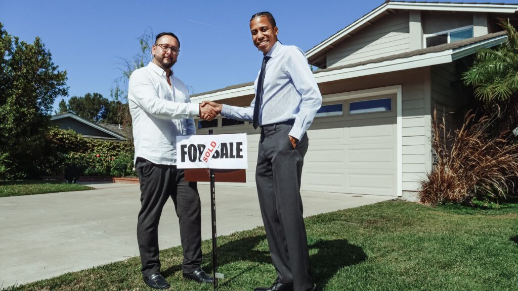 How Real Estate Agents Build Stronger Client Relationships After Closing
